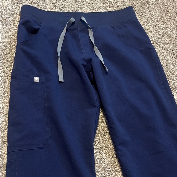 Figs Women's Navy Blue Kade Cargo Scrub Pants Small Petite - Picture 3 of 6